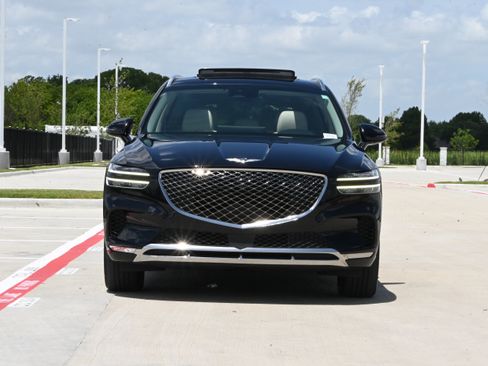 Used 2022 Genesis GV70 2.5T w/ Advanced Package AWD/4WD image 3