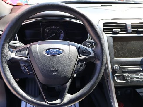 Used 2017 Ford Fusion SE w/ Fusion SE Technology Package FWD image 23