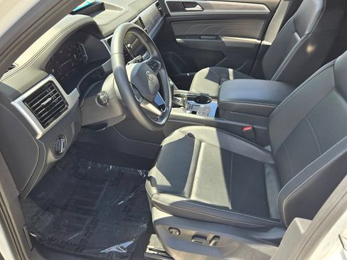 Certified 2022 Volkswagen Atlas Cross Sport SE FWD image 10