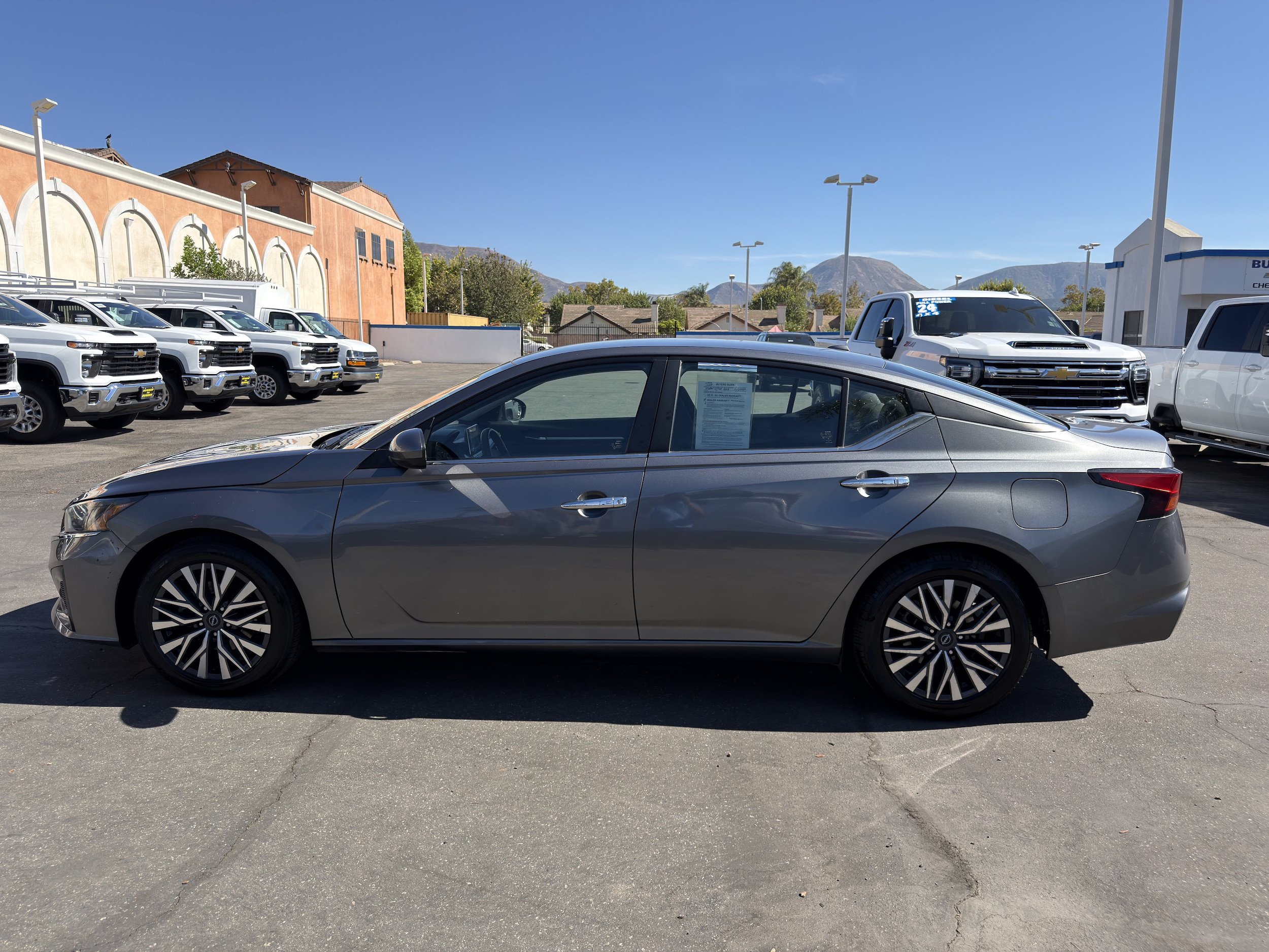 Used 2023 Nissan Altima 2.5 SV FWD image 5