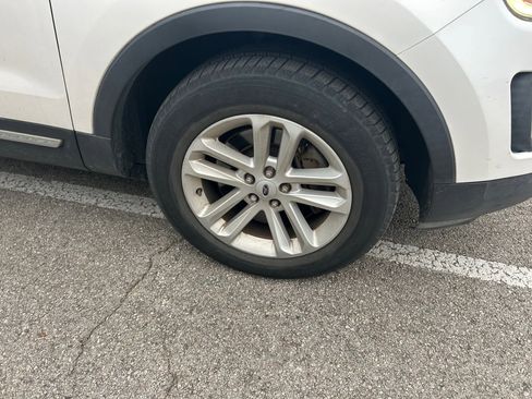 Used 2017 Ford Explorer XLT w/ Equipment Group 202A image 9