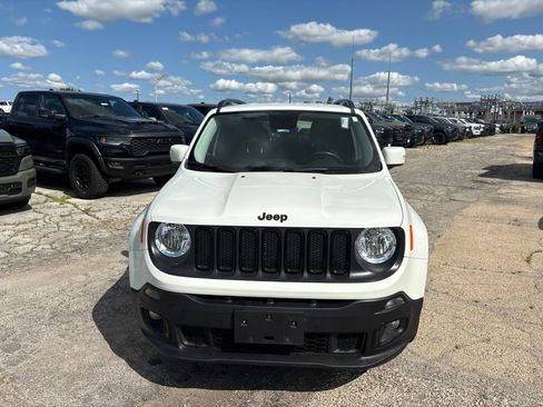 Used 2017 Jeep Renegade Altitude FWD image 2