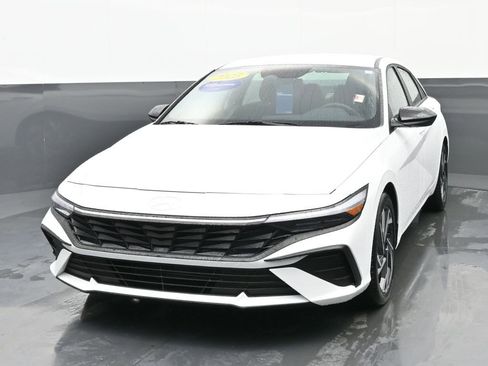 Certified 2025 Hyundai Elantra Sport image 8