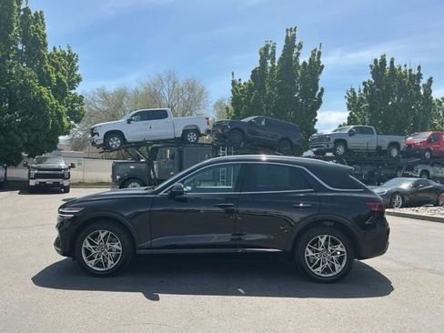 Used 2025 Genesis GV70 2.5T AWD/4WD image 6