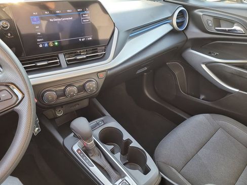 Used 2025 Chevrolet Trax LS image 15