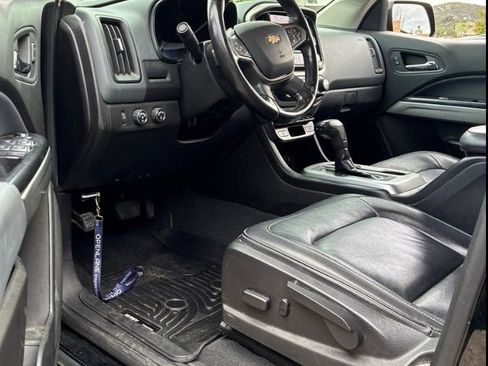 Used 2019 Chevrolet Colorado Z71 w/ Z71 Midnight Edition image 4