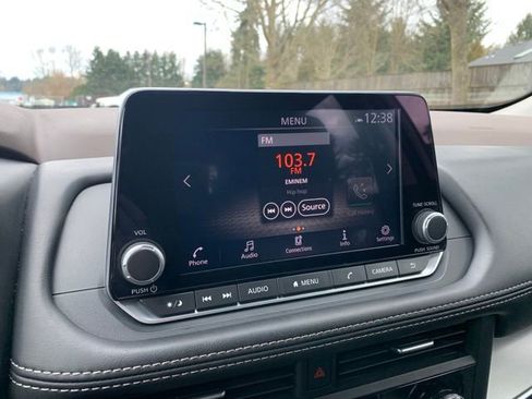 Used 2023 Nissan Rogue SV image 15