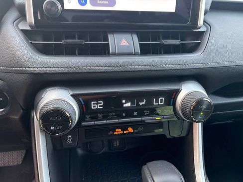 Used 2025 Toyota RAV4 XLE AWD/4WD image 18