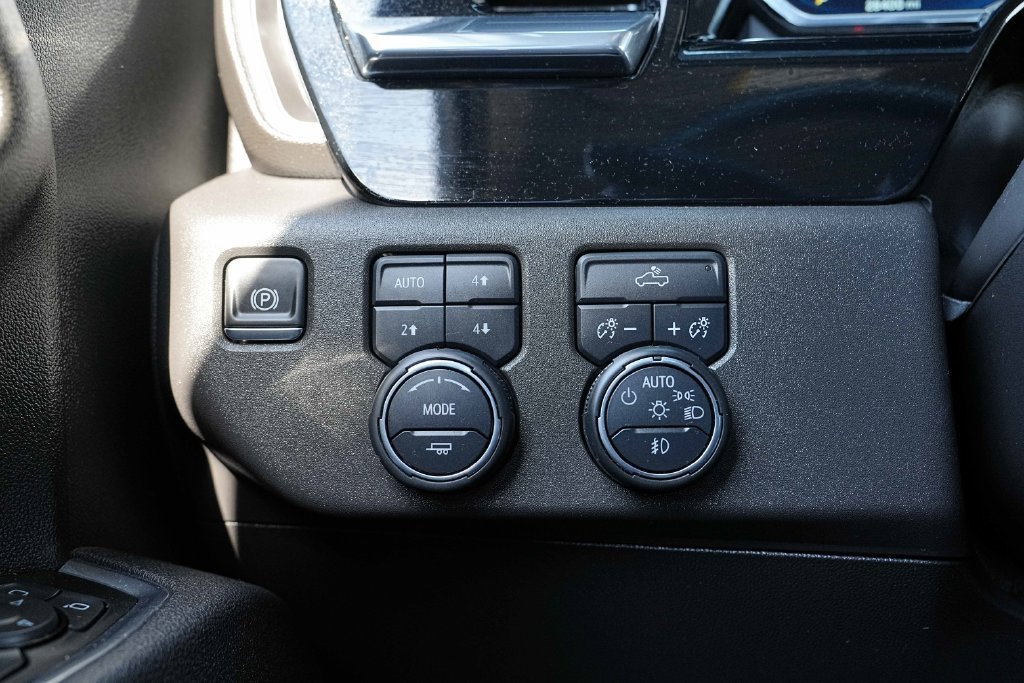 Used 2025 Chevrolet Silverado 1500 LT Trail Boss w/ Convenience Package II AWD/4WD image 37