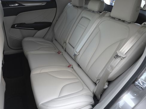 Used 2019 Lincoln MKC Premiere image 27