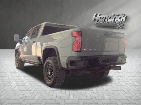 Used 2025 Chevrolet Silverado 2500 ZR2 w/ Technology Package image 9