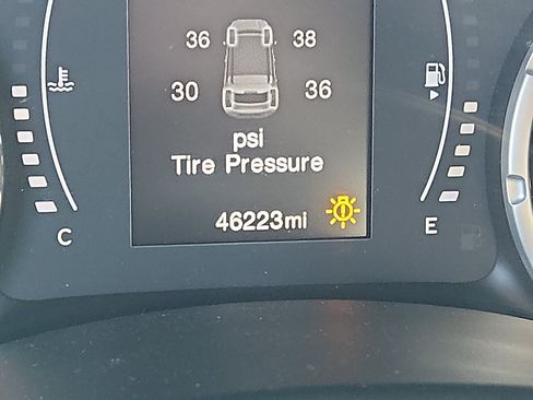 Used 2017 Jeep Renegade Altitude FWD image 19