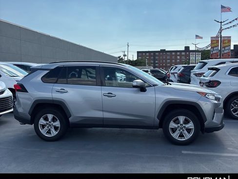Used 2020 Toyota RAV4 XLE w/ Carpet Mat Package AWD/4WD image 5