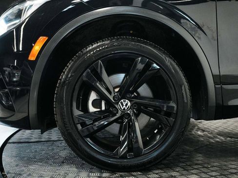 Used 2023 Volkswagen Tiguan SE R-Line AWD/4WD image 9