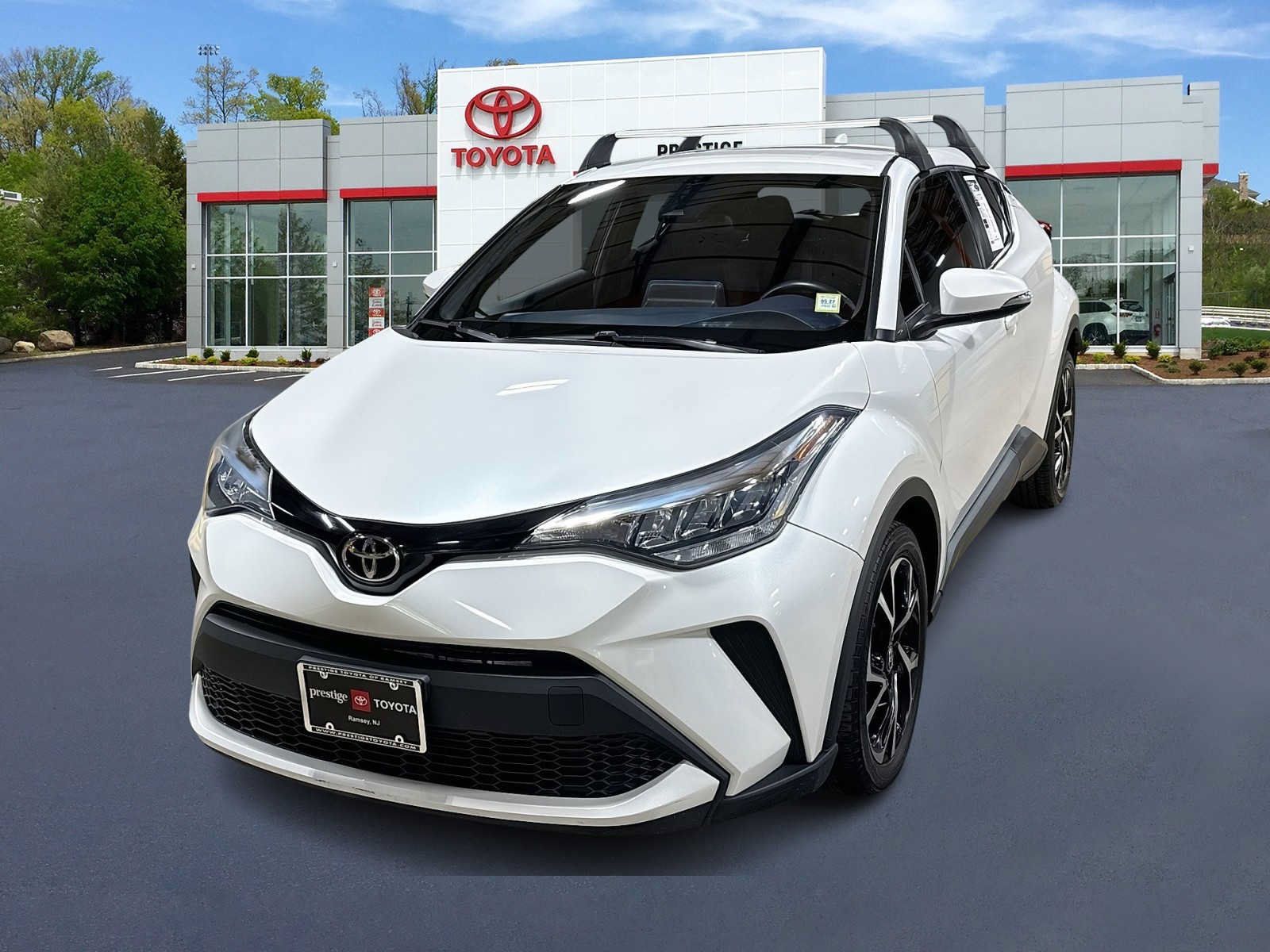 Used 2022 Toyota C-HR XLE FWD image 1