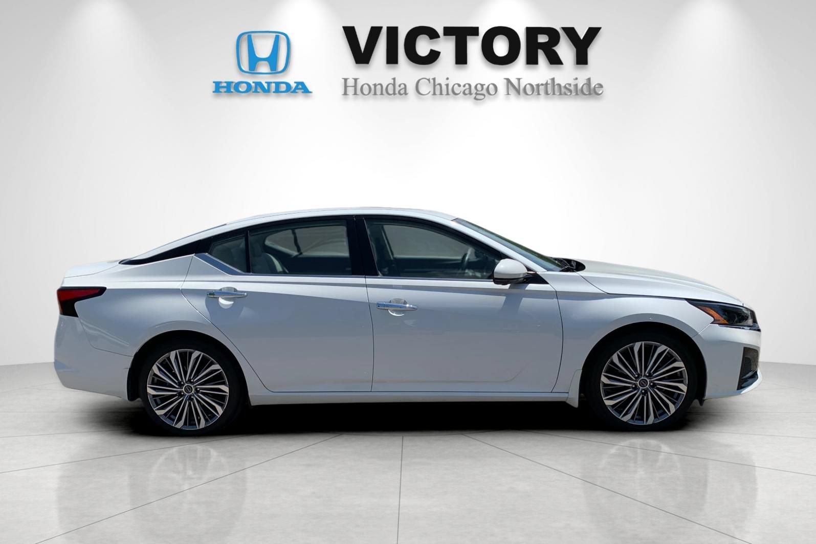Used 2024 Nissan Altima 2.5 SL FWD image 6