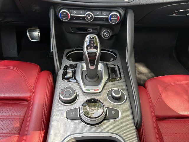 Used 2023 Alfa Romeo Giulia Veloce RWD image 20
