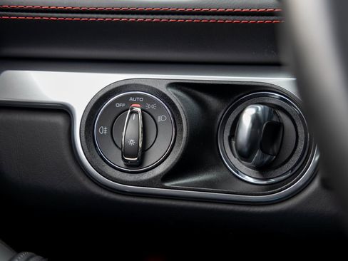 Certified 2025 Porsche 718 Cayman GT4 image 27