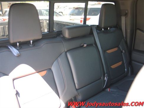 Used 2021 GMC Sierra 1500 AT4 w/ AT4 Premium Package AWD/4WD image 35