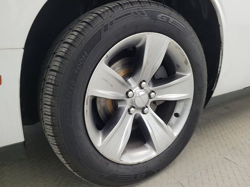 Used 2016 Dodge Challenger SXT RWD image 31