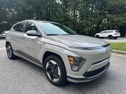 Used 2025 Hyundai Kona SEL FWD image 8