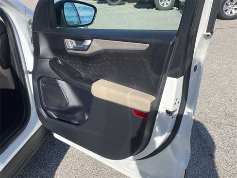 Used 2020 Ford Escape SE Sport image 10