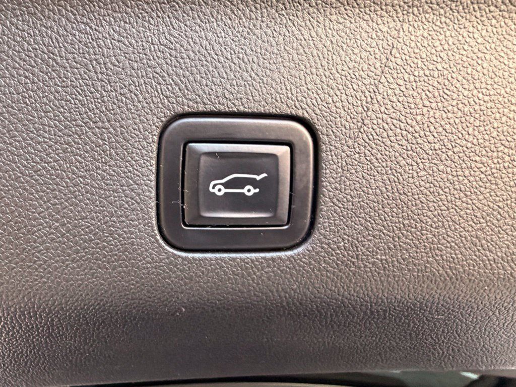 Used 2023 GMC Yukon Denali AWD/4WD image 12