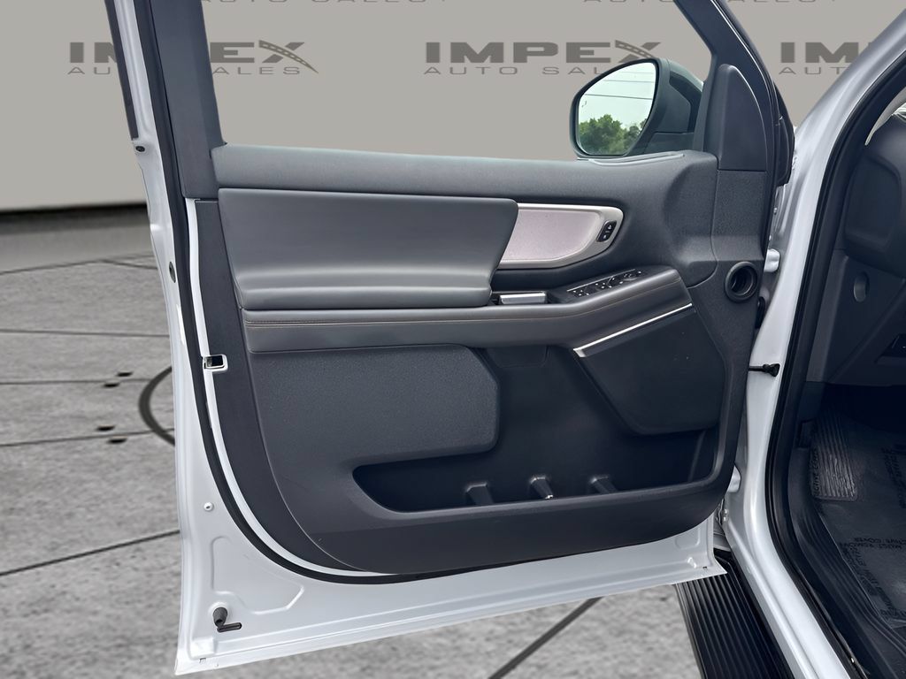 Used 2025 Ford Expedition Max Active RWD image 14