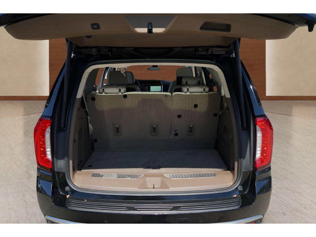 Used 2022 GMC Yukon Denali RWD image 2