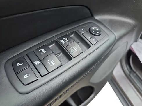 Used 2020 Jeep Grand Cherokee Laredo w/ Security & Convenience Group AWD/4WD image 12