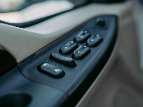 Used 2005 Ford F350 Lariat image 14