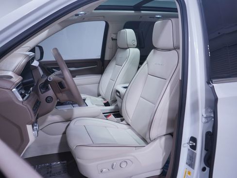 Used 2024 GMC Yukon Denali w/ Advanced Technology Package image 7