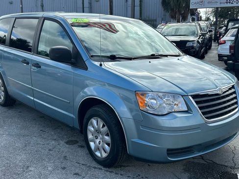Used 2008 Chrysler Town & Country LX image 4