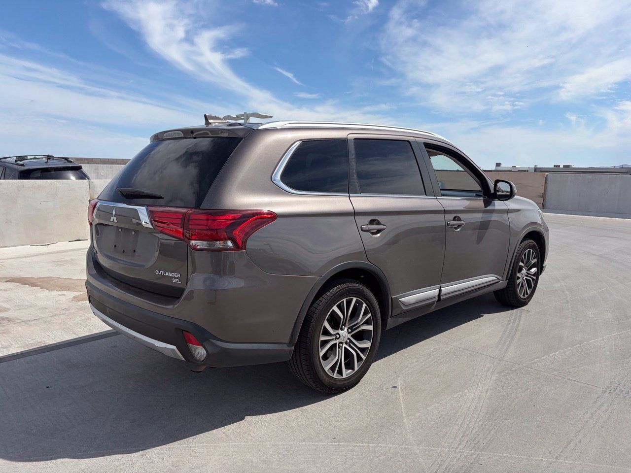 Used 2017 Mitsubishi Outlander SEL FWD image 2