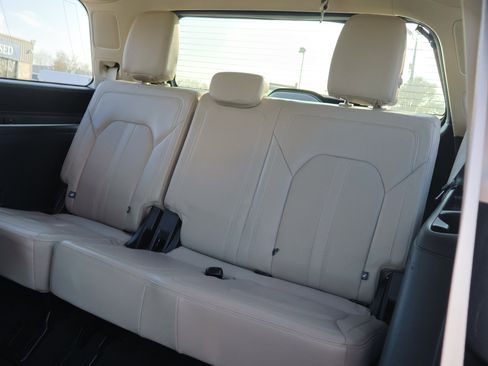 Used 2024 Ford Expedition Limited image 33