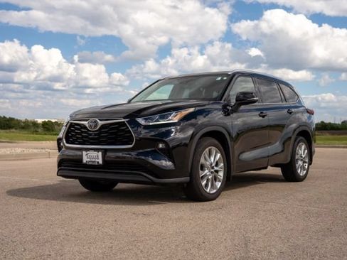 Used 2020 Toyota Highlander Limited AWD/4WD image 3