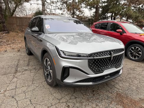 Used 2025 Lincoln Nautilus Premier w/ Equipment Group 102A image 4