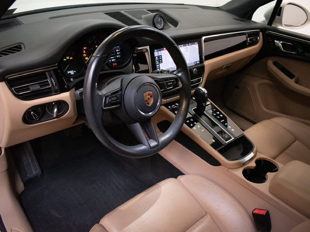 Certified 2023 Porsche Macan AWD/4WD image 4