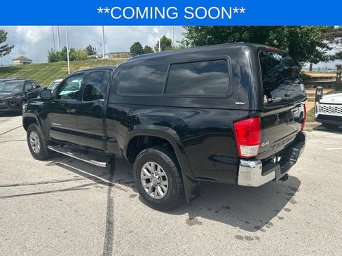 Used 2017 Toyota Tacoma SR5 w/ Tow Package AWD/4WD image 7