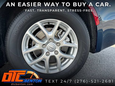 Used 2025 Chrysler Pacifica Select FWD image 33