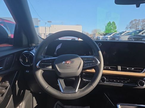 New 2026 Chevrolet Equinox ACTIV w/ LPO, Floor Liner Package image 10