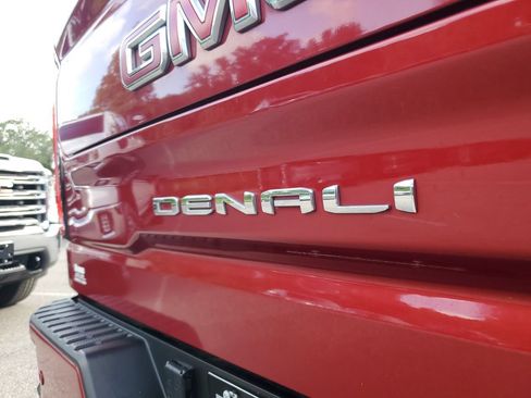 Used 2020 GMC Sierra 1500 Denali w/ Denali Ultimate Package AWD/4WD image 8