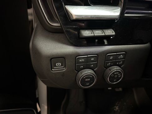 Used 2025 Chevrolet Silverado 1500 High Country image 21