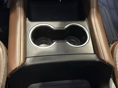 Used 2022 Chevrolet Suburban High Country image 32