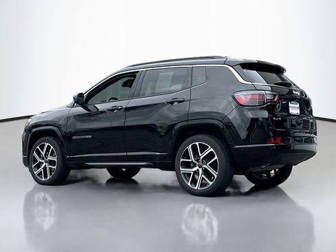 Used 2025 Jeep Compass Limited w/ Elite Group AWD/4WD image 13