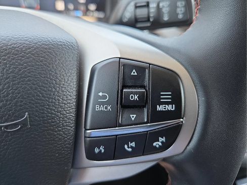 Used 2025 Ford Explorer Active AWD/4WD image 24