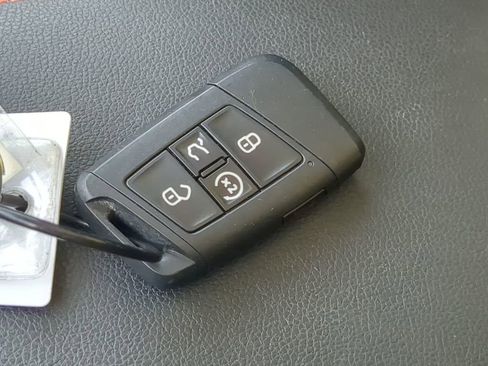 Used 2024 Volkswagen Tiguan Wolfsburg Edition image 29