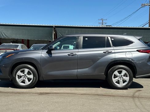 Used 2023 Toyota Highlander LE FWD image 7