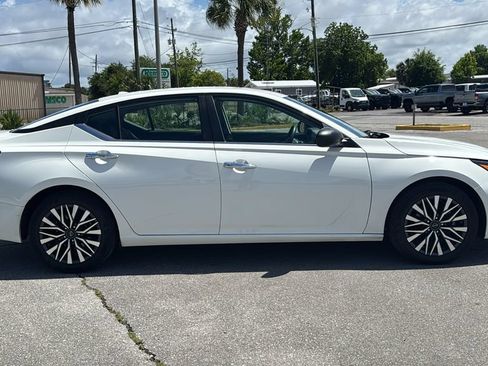 Used 2025 Nissan Altima 2.5 SV FWD image 7