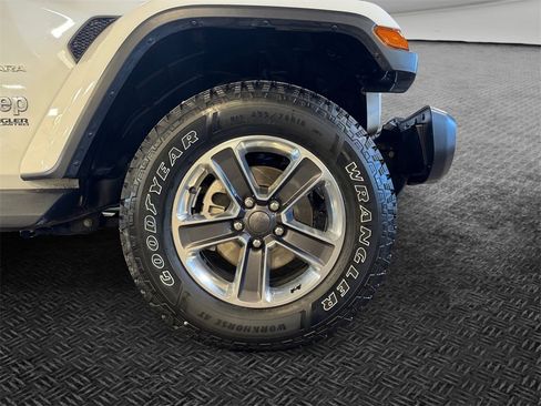 Used 2020 Jeep Wrangler Unlimited Sahara image 11